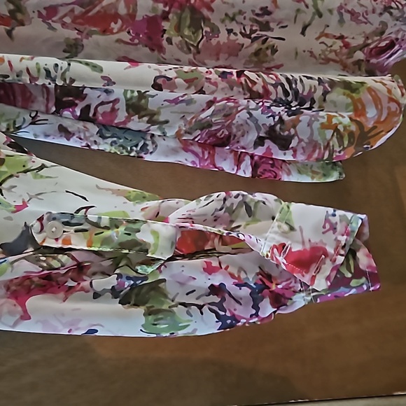 Liz Claiborne sheer floral blouse - Picture 2 of 4